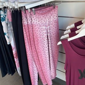 Niyama Sol barefoot leopard pink leggings